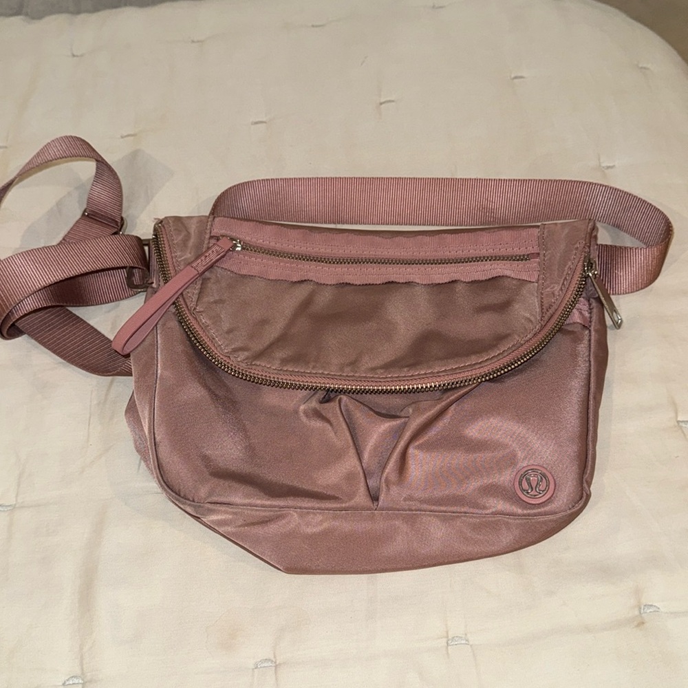Lululemon Festival Bag II Dusty Rose Mauve Crossbody Bag Purse 5L